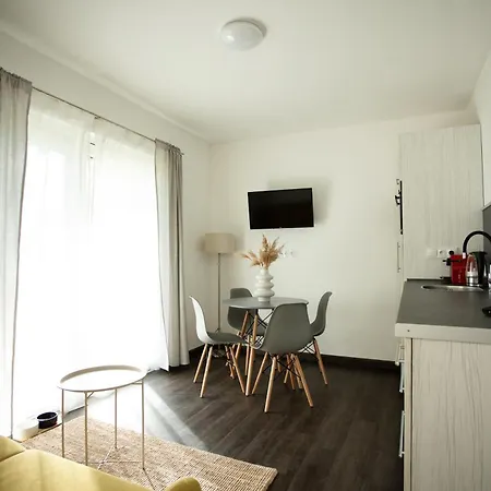 U Brehu Lipna Se Zahradou Apartment